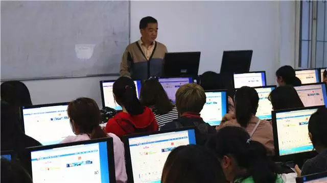 騰飛夢想,圓夢未來——2018年我院隆重舉行成人高等教育新生開學典禮