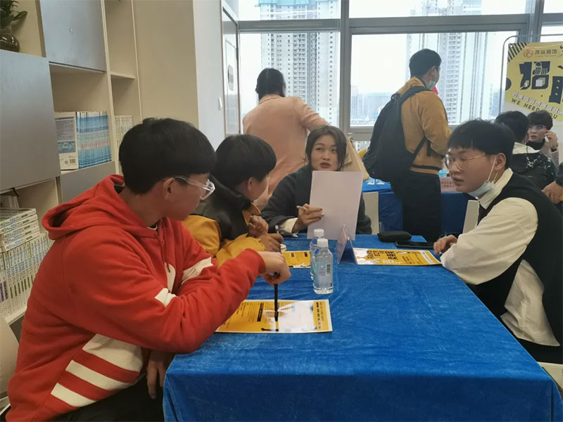 ��(��i)��ɭУ�@��Ƹ��(hu��)