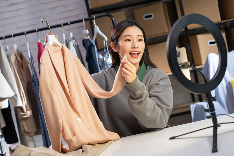 ��ҕ�l��؛��ֱ����؛�Ă���ٍ�X