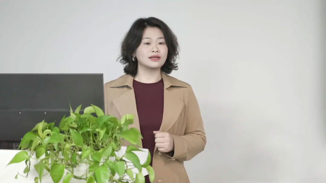 愛因森教育校長朱清瓊作總結(jié)發(fā)言 愛因森教育校長朱清瓊作總結(jié)發(fā)言