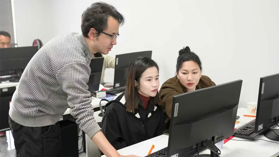 ����ɭ�����e��AI�����w�_�l���ý��Е�